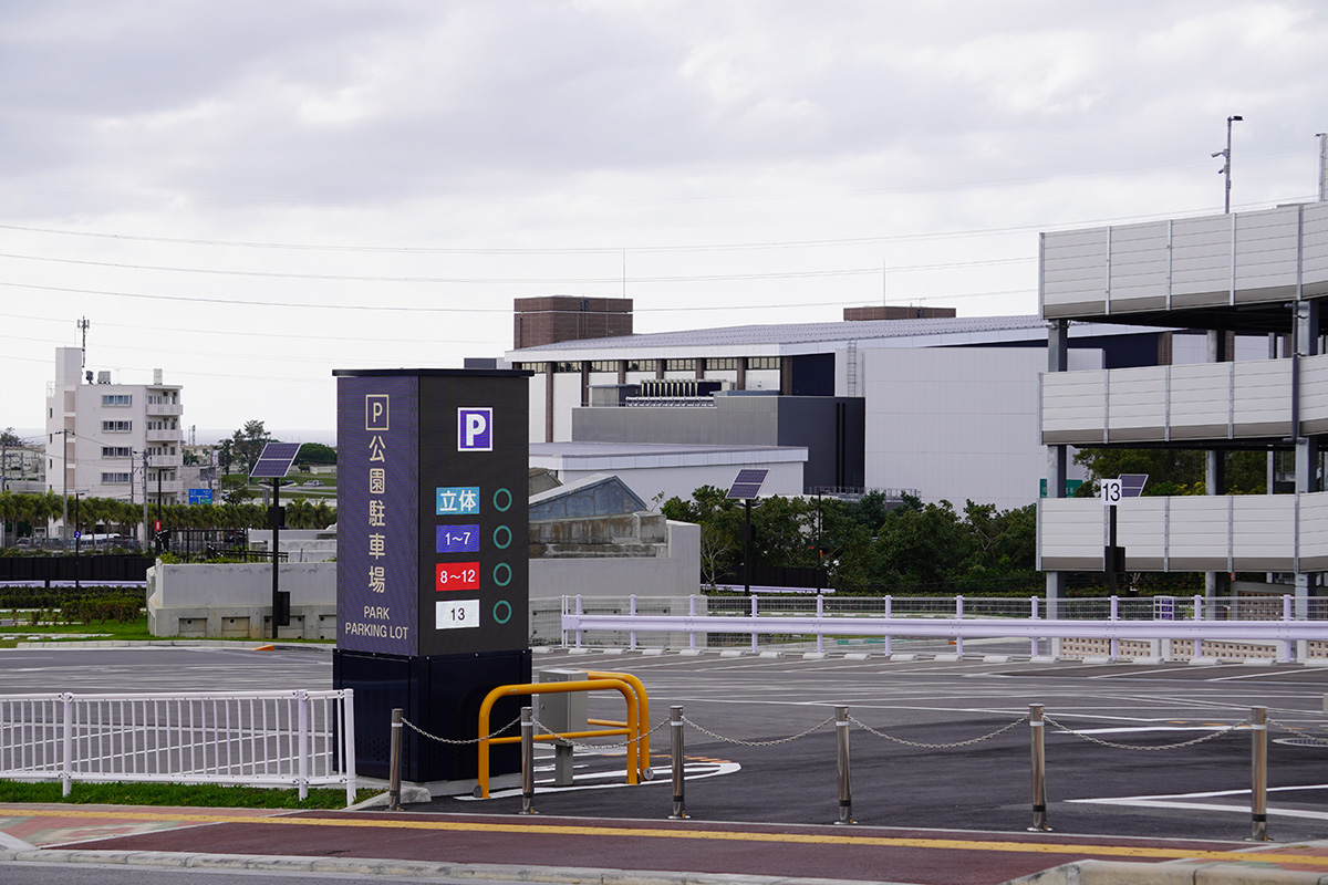 コザ運動公園LEDビジョン外観02